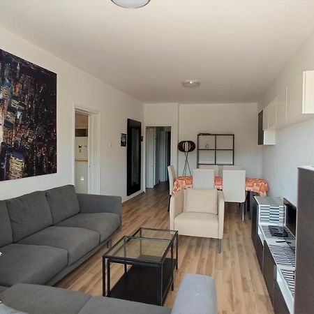 5 Min To The Beach Holiday Shared Apartment Incl Netflix - Private Room In 3 Bdr Apt Lárnaka Eksteriør bilde