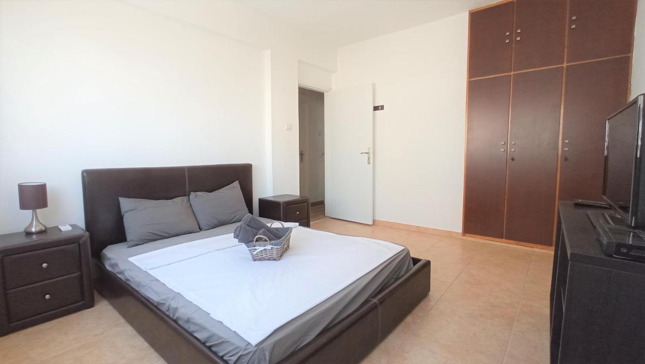 5 Min To The Beach Holiday Shared Apartment Incl Netflix - Private Room In 3 Bdr Apt Lárnaka Eksteriør bilde