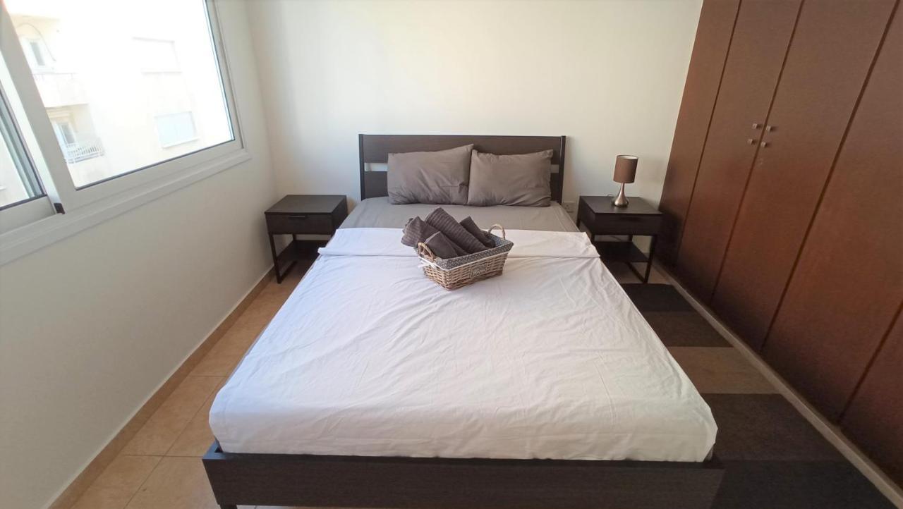 5 Min To The Beach Holiday Shared Apartment Incl Netflix - Private Room In 3 Bdr Apt Lárnaka Eksteriør bilde