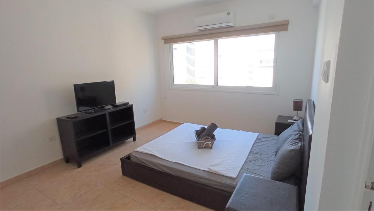 5 Min To The Beach Holiday Shared Apartment Incl Netflix - Private Room In 3 Bdr Apt Lárnaka Eksteriør bilde